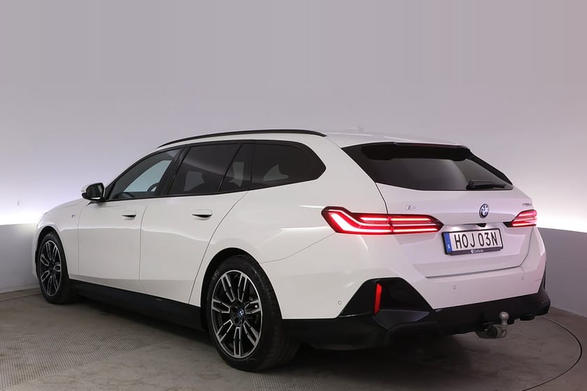 Bild 4 av BMW i5 eDrive40 Touring M-Sport Drag BSM Kamera DA V-hjul