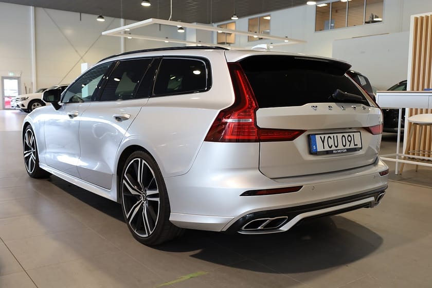 Bild 3 av Volvo V60 B4 Geartronic R-Design B&W Navi Kamera VOC CarPlay