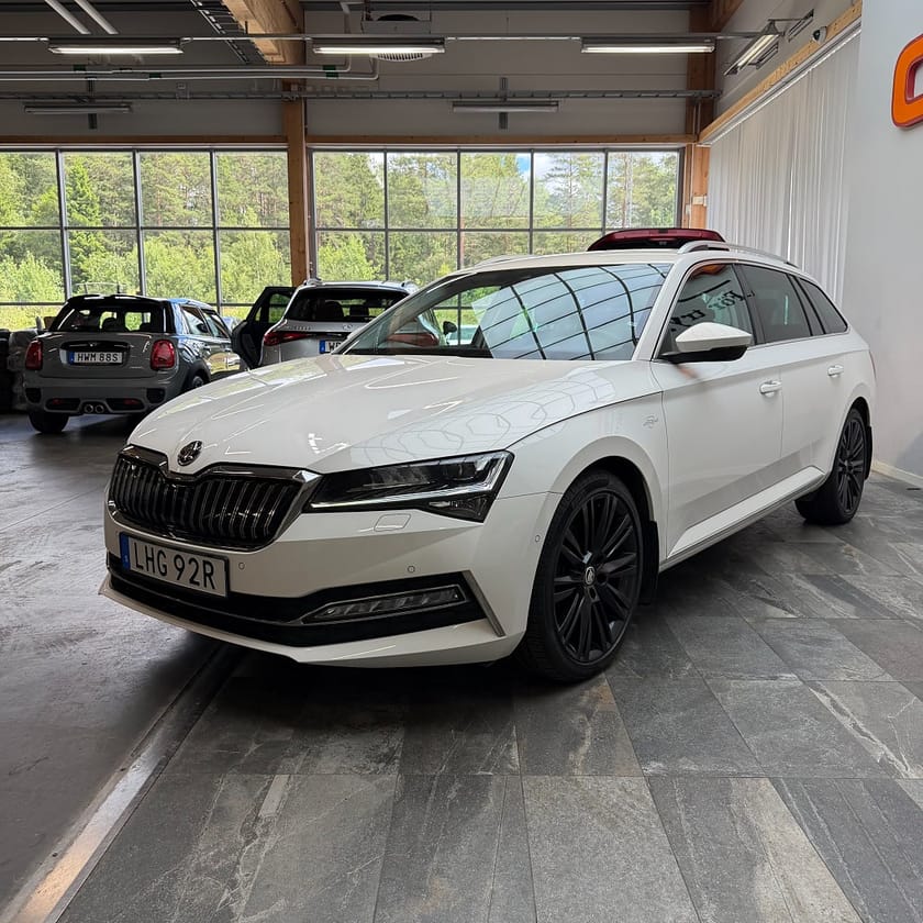 Bild 5 av Škoda Superb iV Kombi Skoda 1.4 TSI L&K Carplay Backkamera Värmare Drag