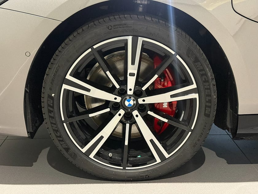 Bild 5 av BMW 550e xDrive Touring M Sport Pro Innovation Drag B&W 20"