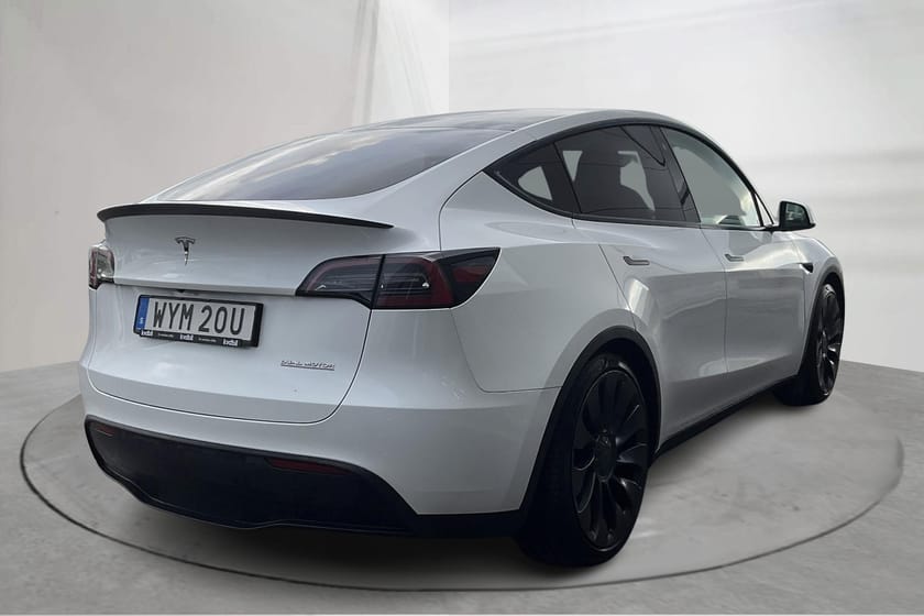 Bild 3 av Tesla Model Y Performance Dual Motor AWD Vit interiör