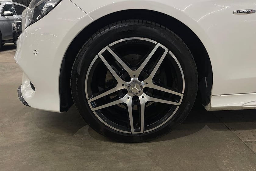 Bild 5 av Mercedes-Benz E 220 BlueTEC 4MATIC AMG-Sport Night Pkg / 1-ägare / H/K
