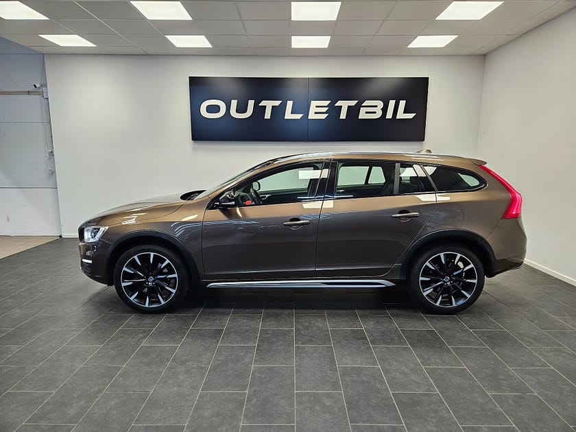 Bild 2 av Volvo V60 Cross Country D3 150hk Geartronic Classic Summum Läder Navi PDC Drag