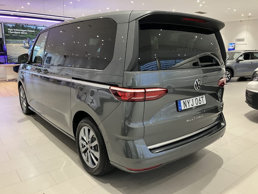 Bild 3 av Volkswagen Multivan eHybrid 4M Style 4Motion DSG 7-sits kort