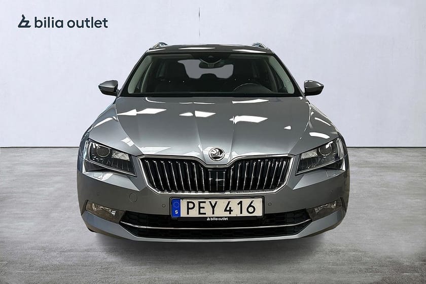 Bild 2 av Škoda Superb Kombi Skoda 2.0 TDI L&K B-kam Drag Skinn Navi Canton Nybesikt