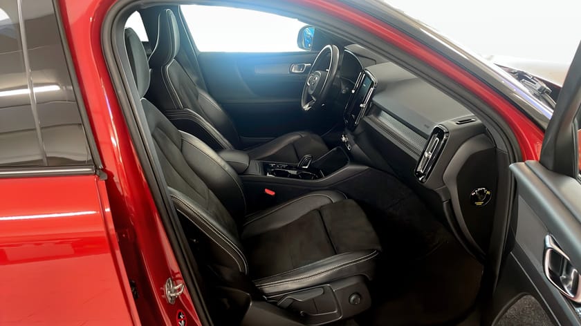 Bild 3 av Volvo XC40 D4 AWD R-Design 190Hk / Drag / Kamera / Blis