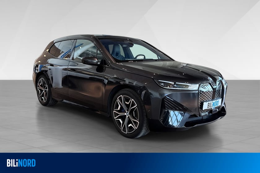 Bilde 1 av BMW iX xDrive40 Fully Charged/2.500kg hengervekt/360kam++