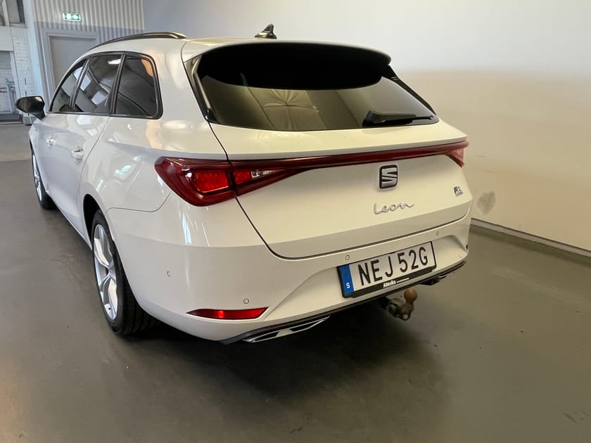Bild 3 av SEAT León Sportstourer e-Hybrid – FR/ Bakkamera/ Navigation/ Dragkrok/