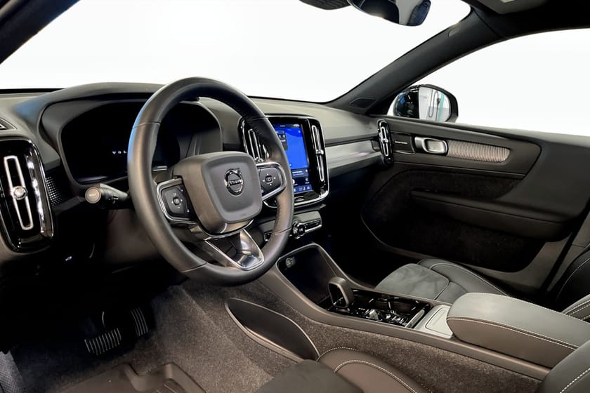 Bild 5 av Volvo XC40 B4 FWD Bensin Plus Dark