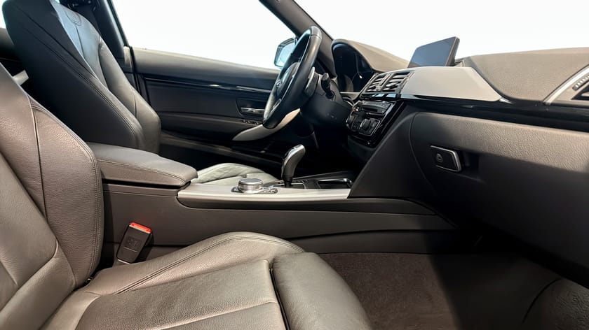 Bild 3 av BMW 330i xDrive GT Gran Turismo M-Sport HiFi Navigation Drag