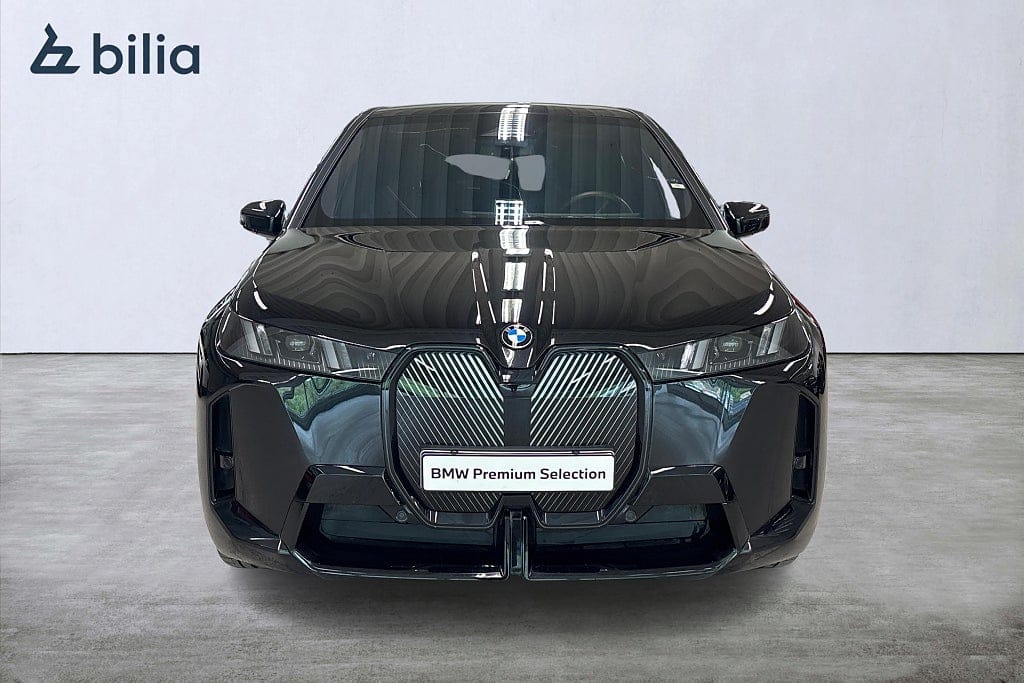 BMW iX xDrive60, 544ps, 2025