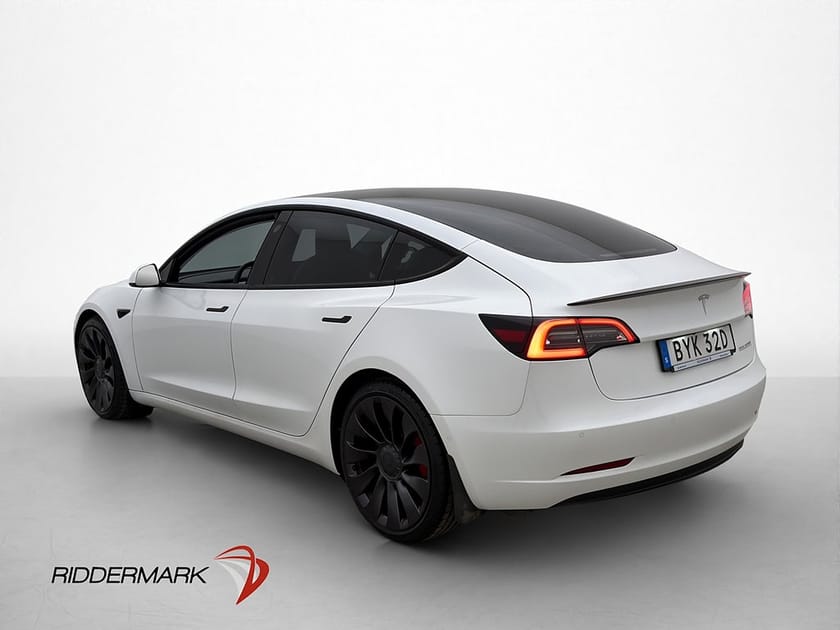 Bild 5 av Tesla Model 3 Performance Svensksåld Ljus Interiör