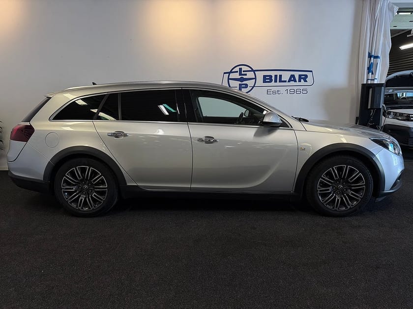 Bild 2 av Opel Insignia Country Tourer 2.0 CDTI 4x4 Business | Dragkrok | Vhjul