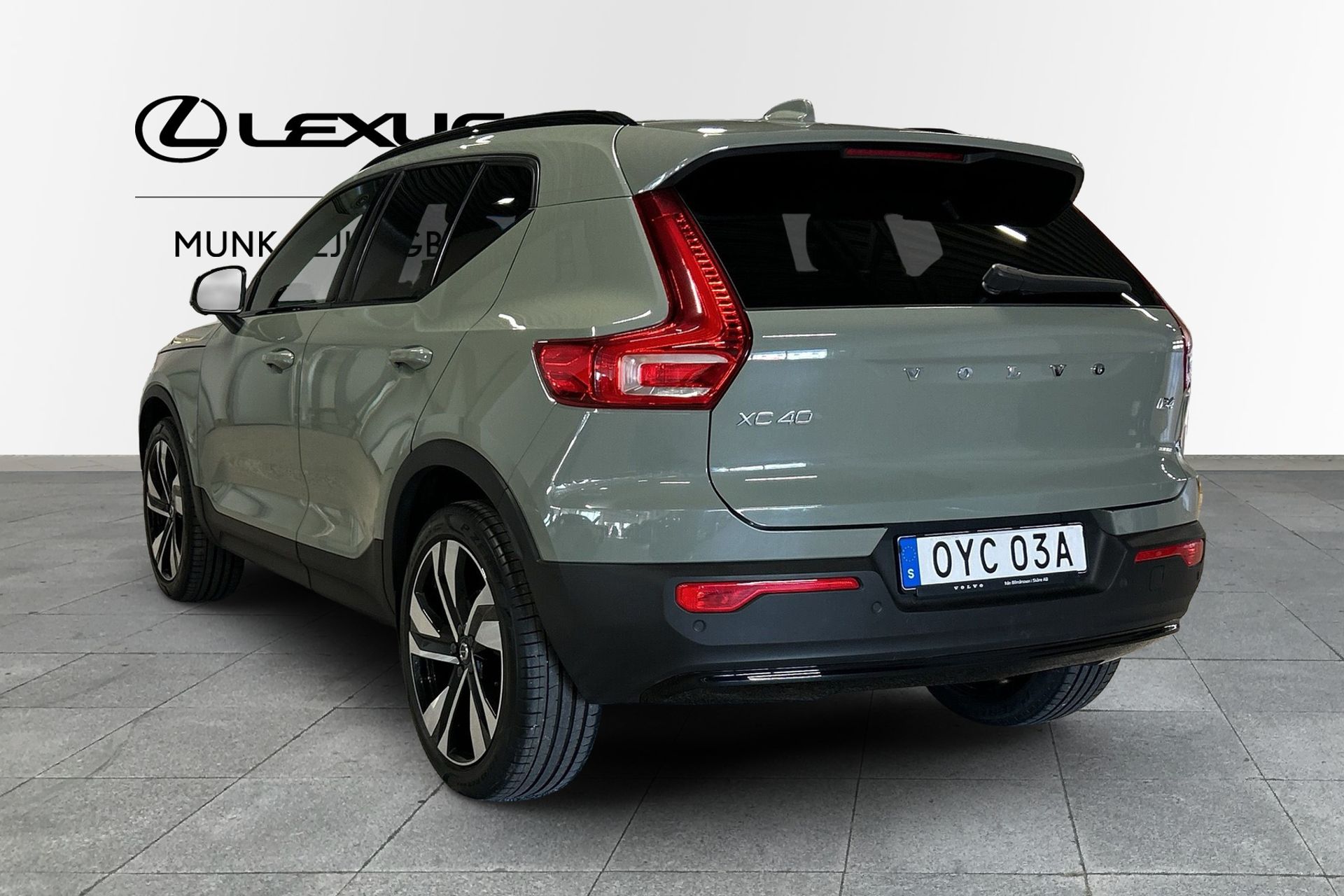 Volvo XC40 B4 Plus Dark 2024, bild 2/10