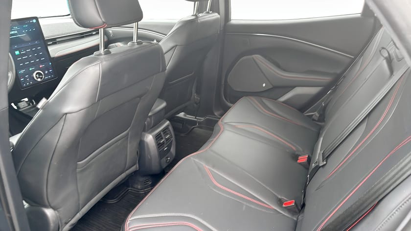 Bild 5 av Ford Mustang Mach-E Standard Range AWD SR / 360 kamera /Teknikpaket / 0% ränta / Laddkort ingår