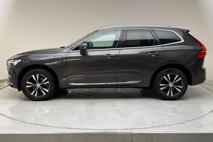 Bild 2 av Volvo XC60 T6 AWD Recharge (350hk) Core Bright Panorama