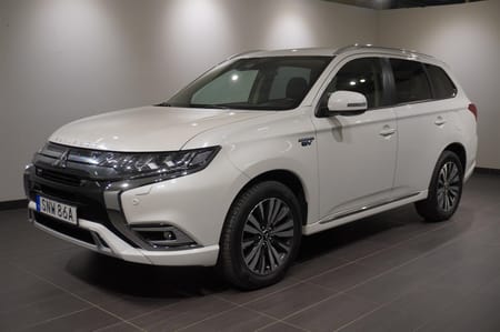 Mitsubishi Outlander PHEV 4WD Fleet Edition Adpt. Farthållare B-Kamera
