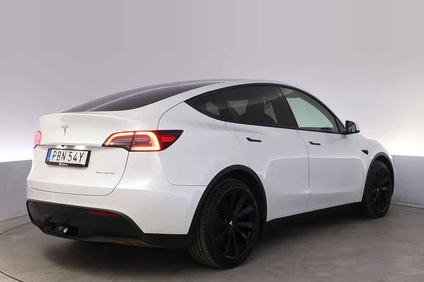 Bild 5 av Tesla Model Y Long Range AWD Autopilot Pano Drag