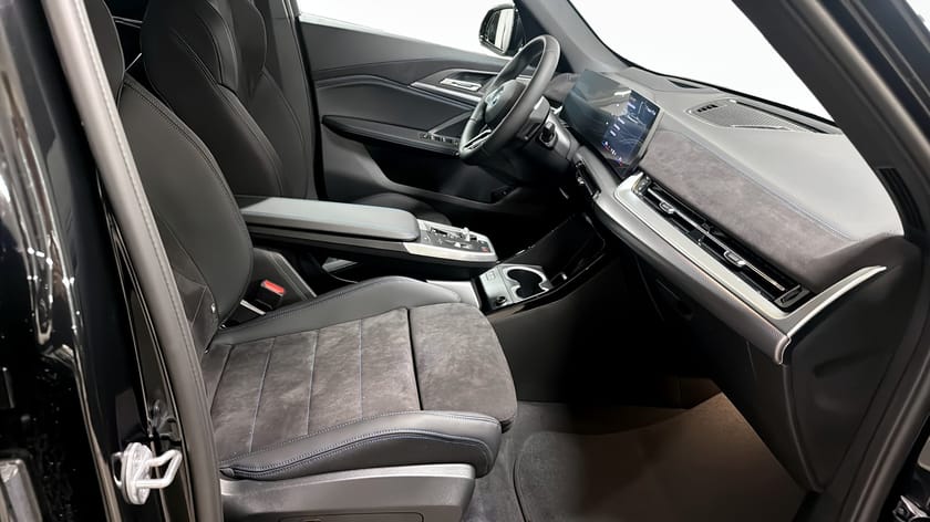 Bild 3 av BMW iX1 xDrive30 M Sport Pro / H&K / Head-up / Elstolar