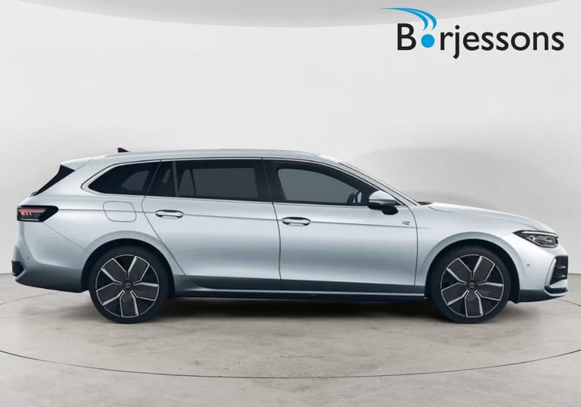 Bild 3 av Volkswagen Passat Variant eHybrid R-line SWE-edition 272 hk 124 km på el