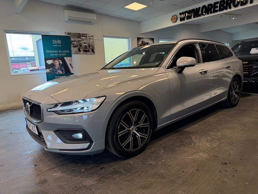 Bild 2 av Volvo V60 B4 Mildhybrid Core Drag Värmare Gps Skinn Moms 197hk