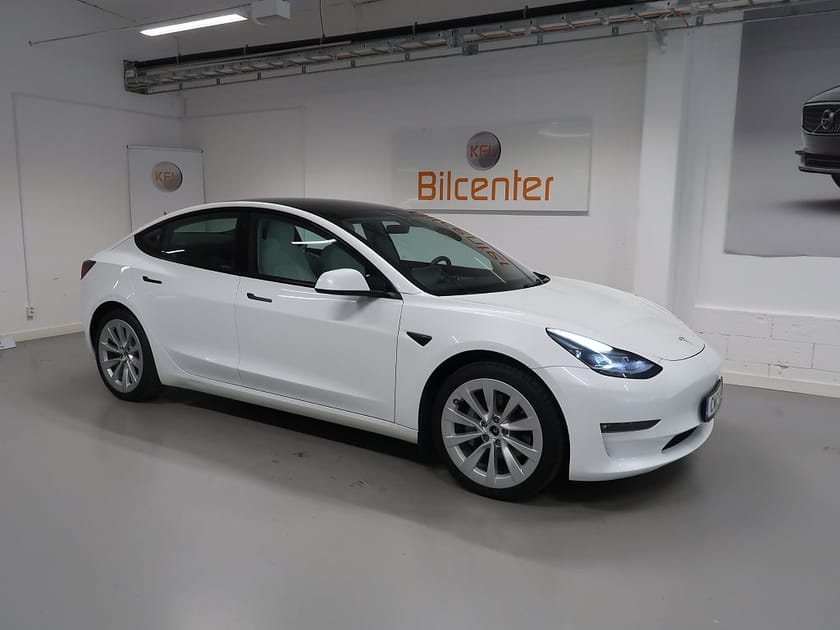 Bild 4 av Tesla Model 3 Long Range AWD V-Däck ingår Vit interiör Navi-Kamera-Pa