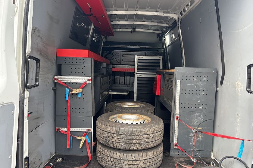 Bild 4 av Iveco Daily 35-140 Van 2.3 JTD Hi-Matic /Verkstadsinredd