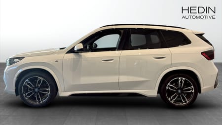 BMW iX1 xDrive30 M sport, Dragkrok, Rattvärme, HUD