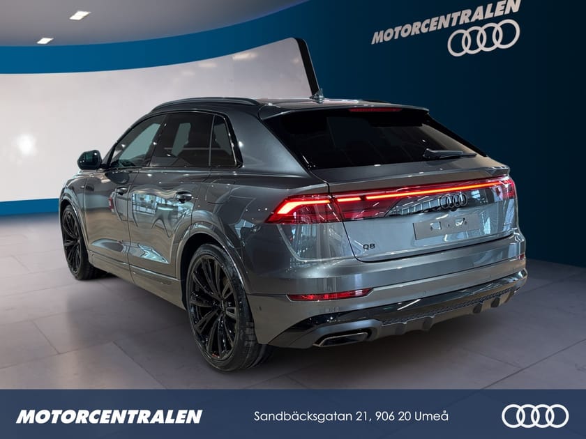 Bild 2 av Audi Q8 60 TFSI e quattro SUV 490 HK TIPTRONIC