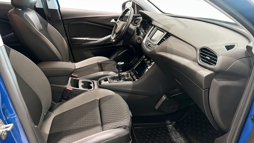 Bild 3 av Opel Grandland X 1.2 TURBO 130HK DESIGN LINE DRAGKROK