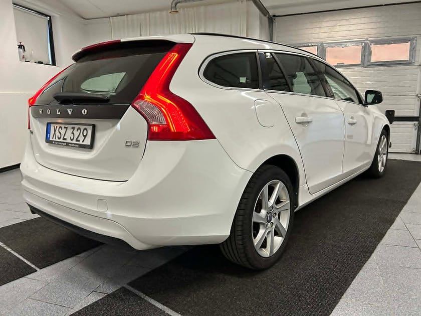 Bild 2 av Volvo V60 D2 Momentum 115 hk Euro 5 Välservad
