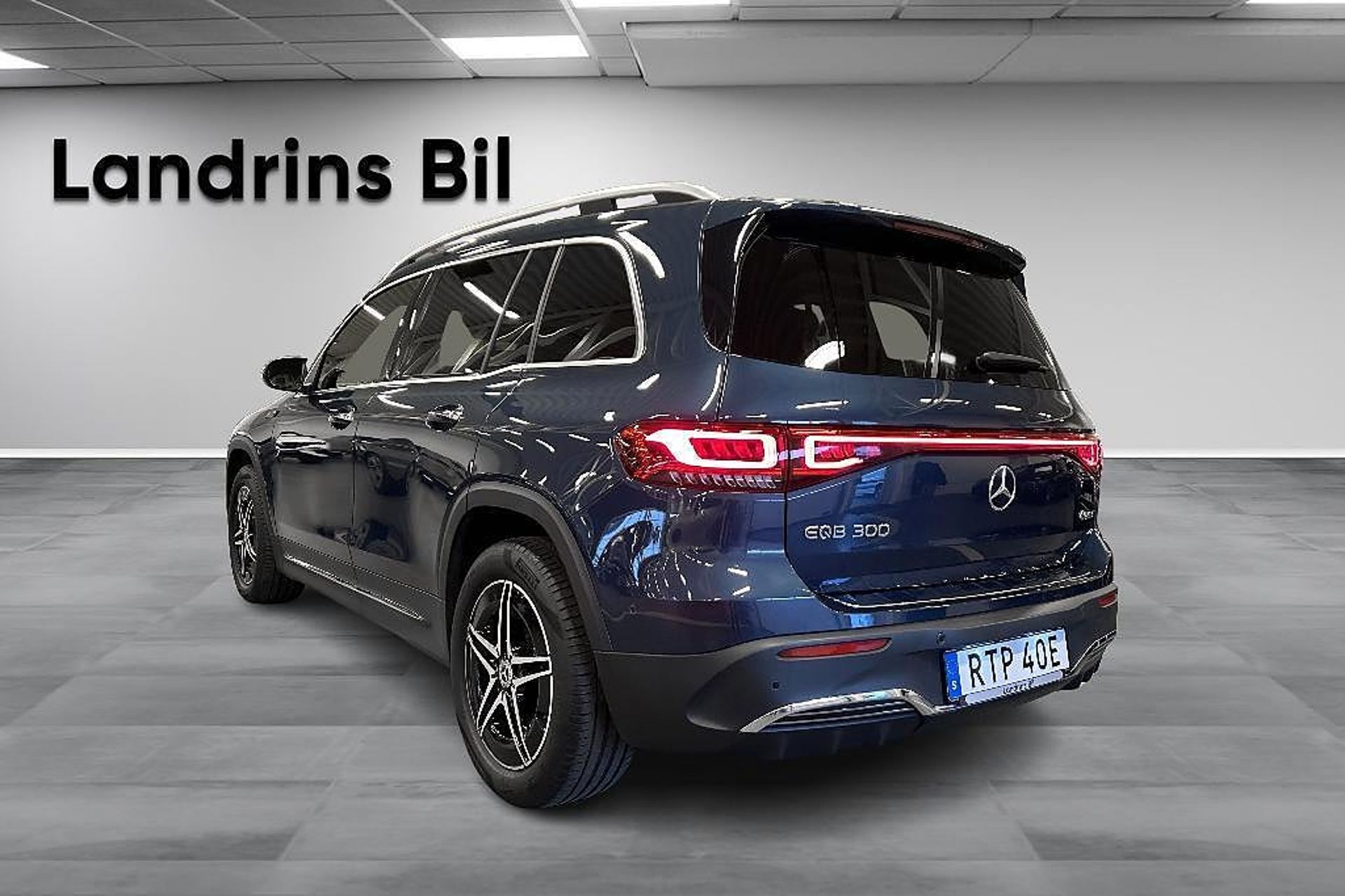 Mercedes-Benz EQB 2023, photo 6/10