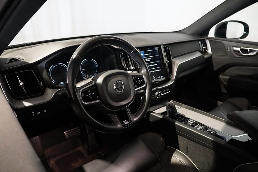 Bild 4 av Volvo XC60 T8 (392HK) R-Design - Pano/360/HK/Drag/HeadUp/Elba