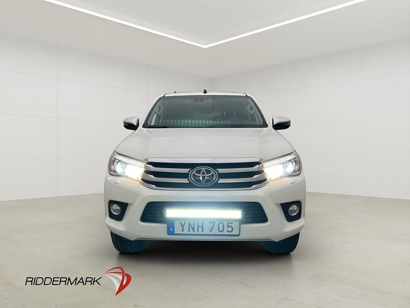 Bild 5 av Toyota Hilux Dubbelhytt 2.4 AWD Dragkrok B-Kamera Skinn Diff Kåpa Moms