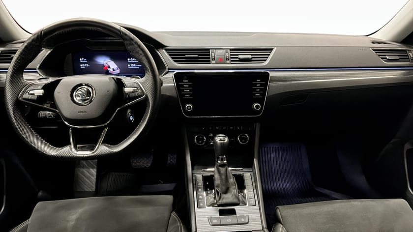 Bild 4 av Škoda Superb iV Kombi 1.4 TSI // 218hk // DRAG // VÄRMARE // H/K