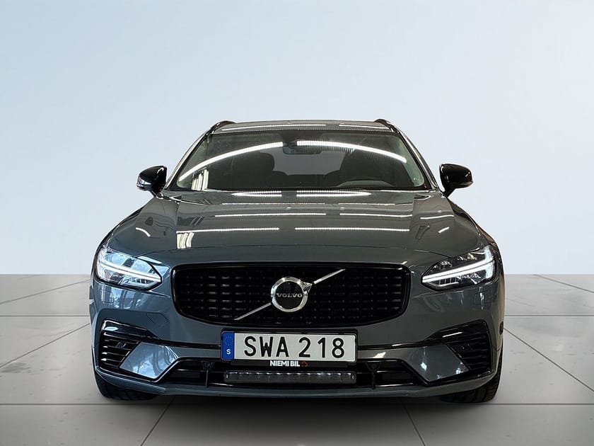 Bild 2 av Volvo V90 Recharge T6 AWD Plus Dark Mvärme Drag Bkamera S&V-däck