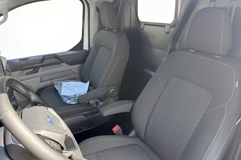 Ford E-Transit Custom 320