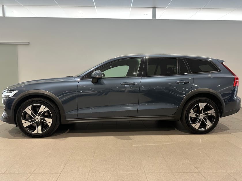Bild 5 av Volvo V60 Cross Country B4 AWD Diesel Adv SE / Parkeringssensor fram/bak / Backkamera / HarmanKardon PremiumSound /