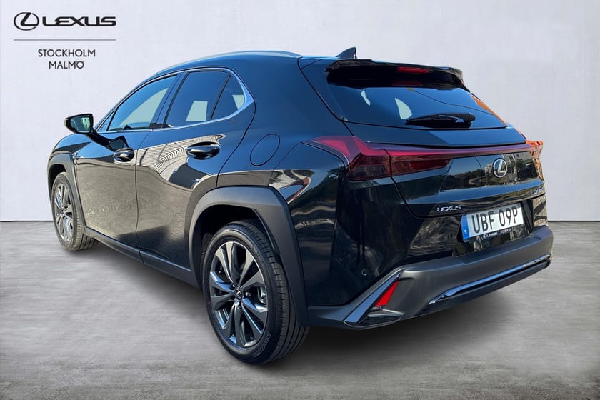 Bild 3 av Lexus UX 300h F sport Design B-kamera Döda vinkel Elbaklucka