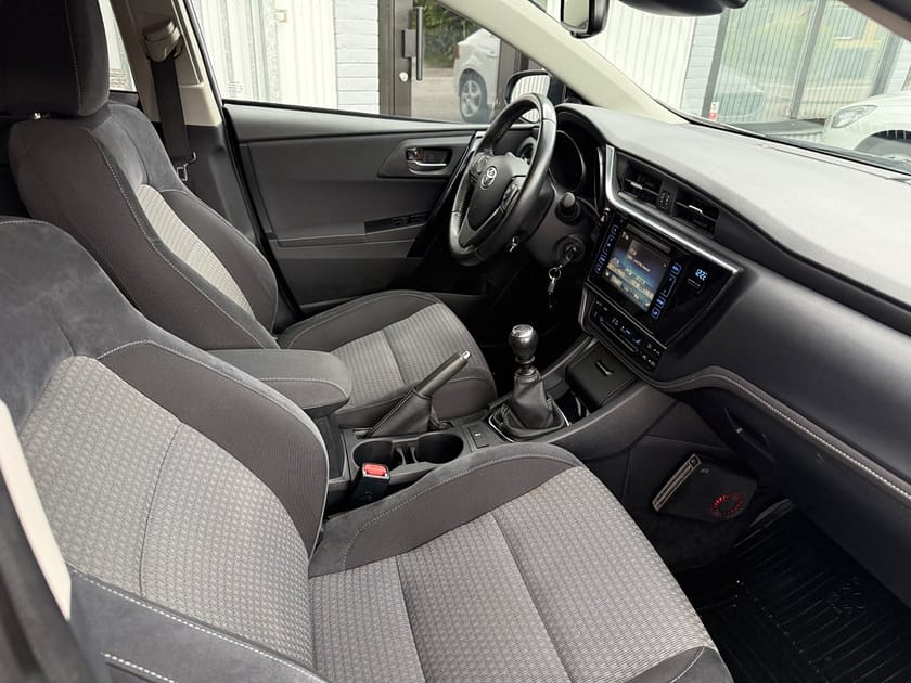 Bild 5 av Toyota Auris 1.2T 116HK 5-D INTENSE EDITION / VÄRMARE
