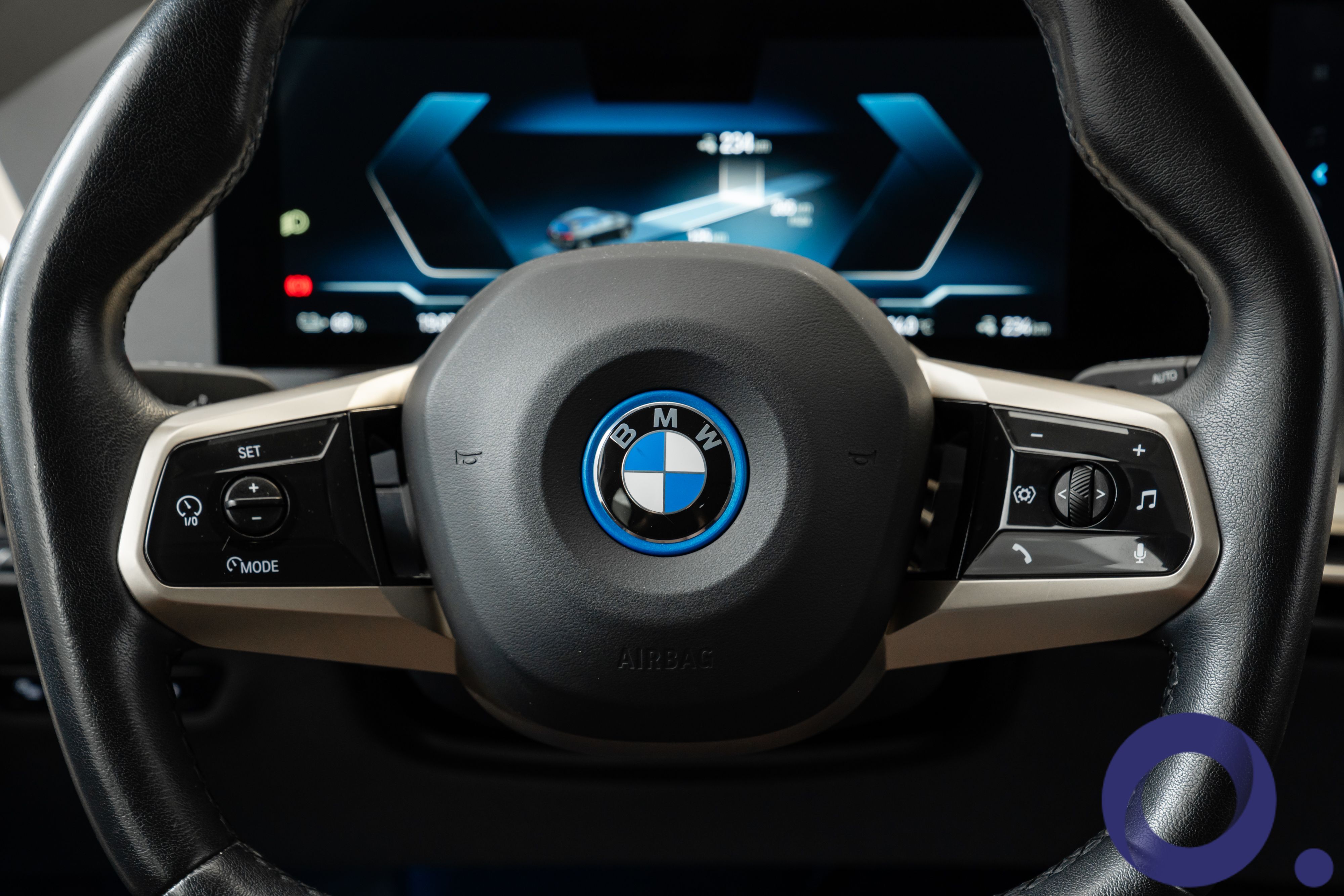 BMW iX xDrive40, 326ps, 2022