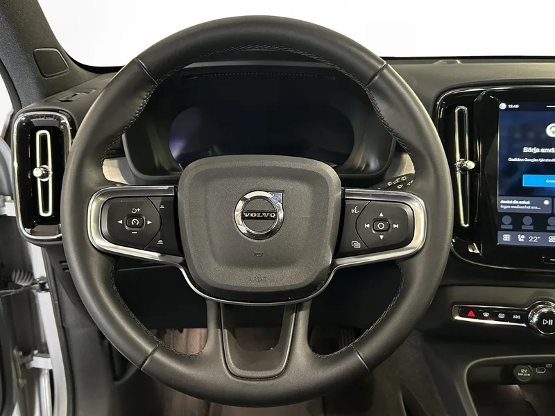 Bild 9 av 15 – Volvo XC40 B3 FWD Bensin Plus Dark