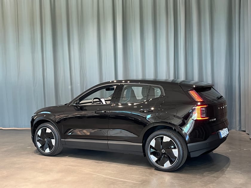 Bild 3 av Volvo EX30 P5 Long Range RWD Plus Lagerbil Redo För OMG Leverans