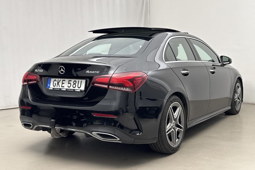 Bild 3 av Mercedes-Benz A 250 4MATIC Sedan V177 (224hk) AMG Line Pano