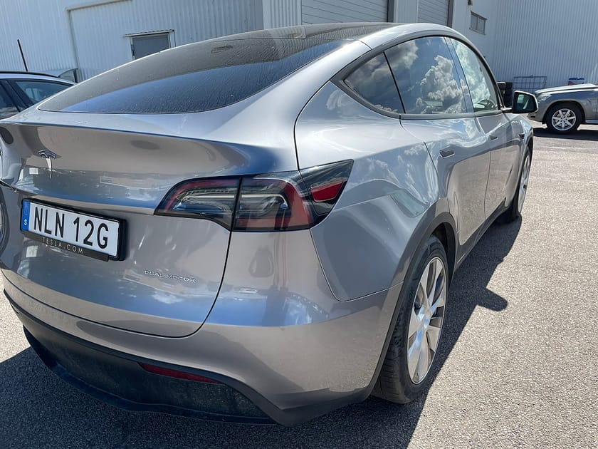 Bild 3 av Tesla Model Y Long Range AWD 514HK 4x4 Panorama Läder