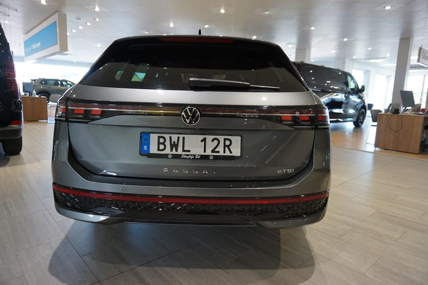 Bild 4 av Volkswagen Passat Sportscombi R-LINE 1.5 eTSI 150 Drag/Värmare