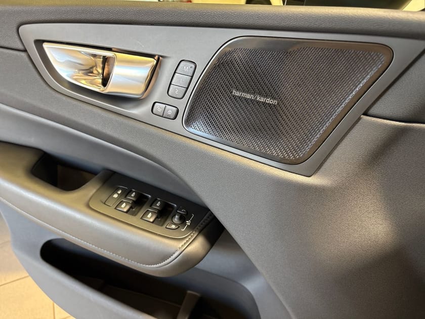 Bild 4 av Volvo XC60 T6 Plus Dark Nordic Edition, Parkeringskamera 360, Harman/Kardon, Tonade rutor