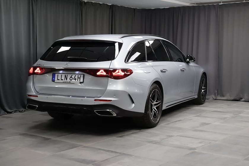 Bild 2 av Mercedes-Benz E 300 T e AMG Line Advanced 360 Night Drag Keyless Moms