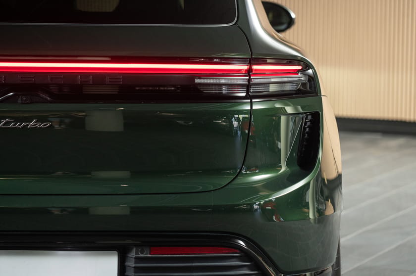 Bilde 4 av Porsche Macan Turbo Rear-axel/Panorama/22"/HUD/Passasjerskjerm/18-vei