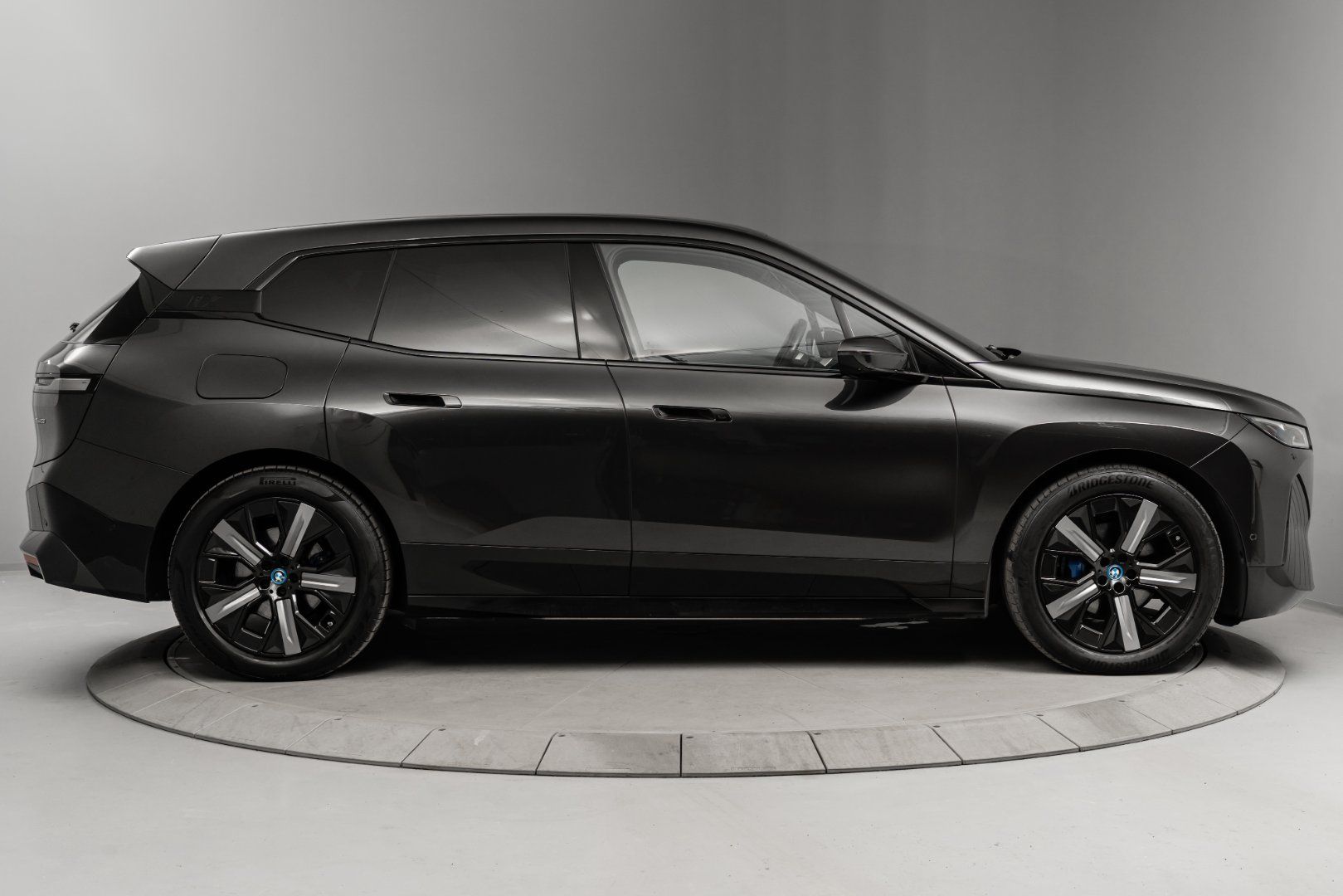BMW iX xDrive50, 524hp, 2023